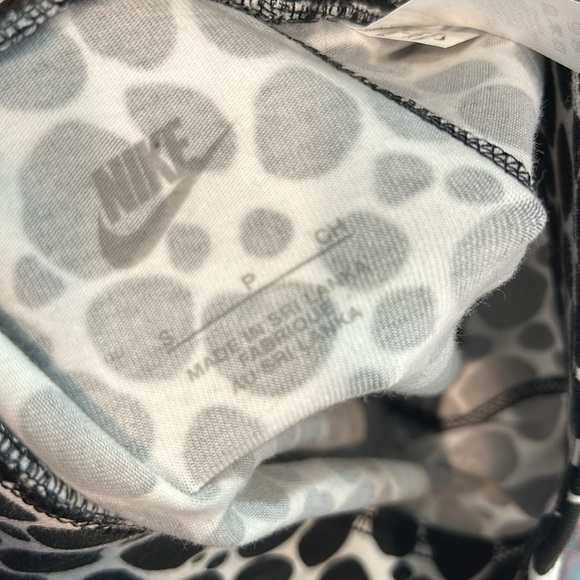 Nike RARE SPORTSWEAR ESSENTIAL Dalmatian BIKE SHORTS women’s small nwot - Picture 4 of 6